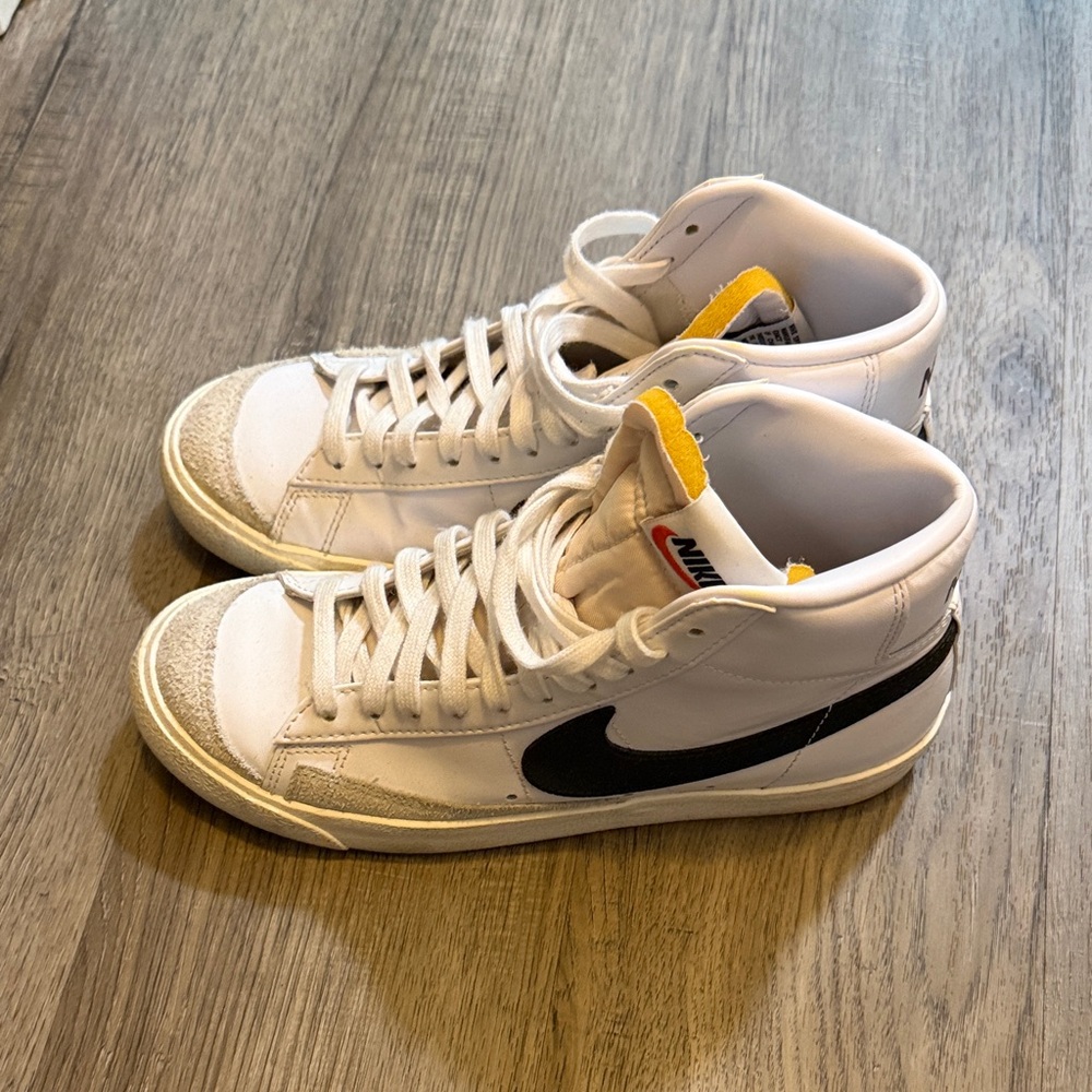 Nike blazer mid 77’ vintage shoes size 8